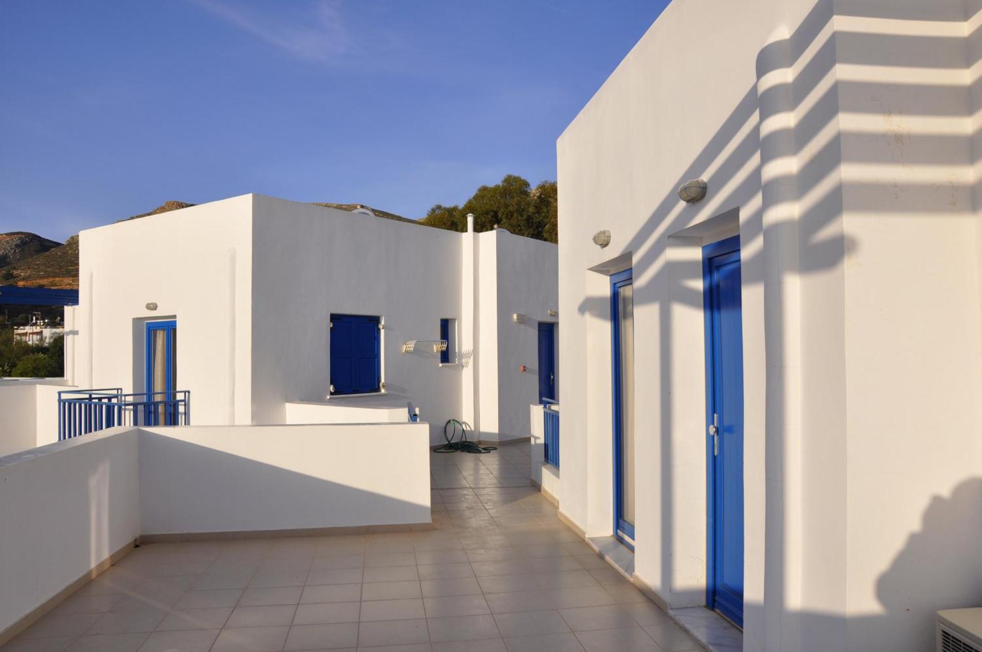 Ellibay Aparthotel Livadia  Ngoại thất bức ảnh